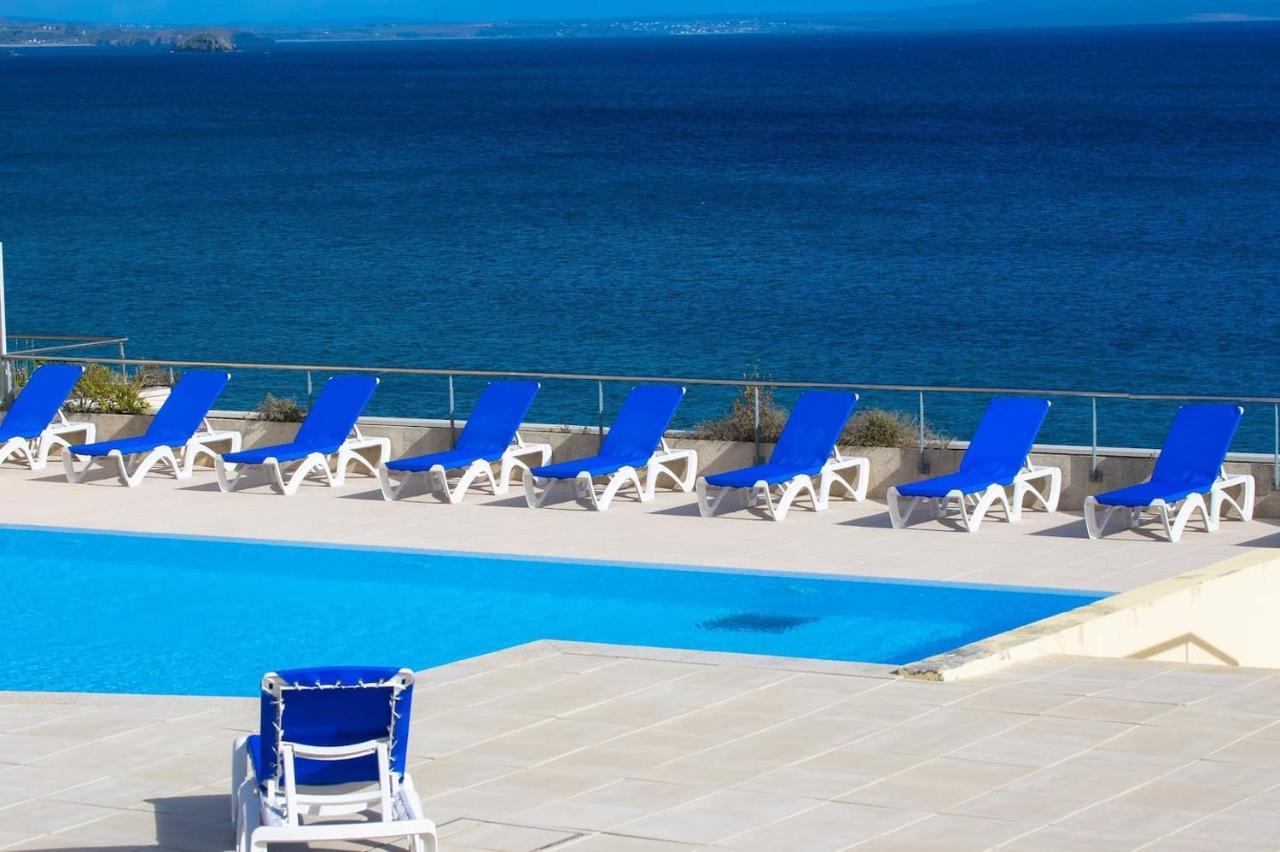 Une terrasse sur la mer Crozon Esterno foto