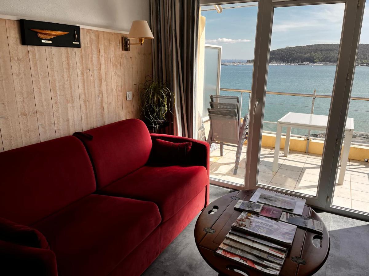 Une terrasse sur la mer Crozon Esterno foto